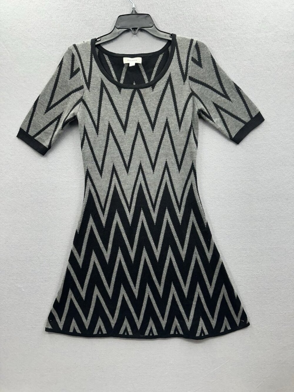 Dressbarn Sweater Dress S Black Grey Chevron Zig Zag 3/4 Sleeve Knit Bodycon Min